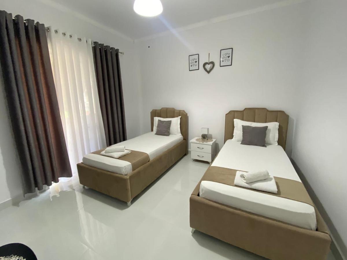 Ona Apartament Sarande Bagian luar foto